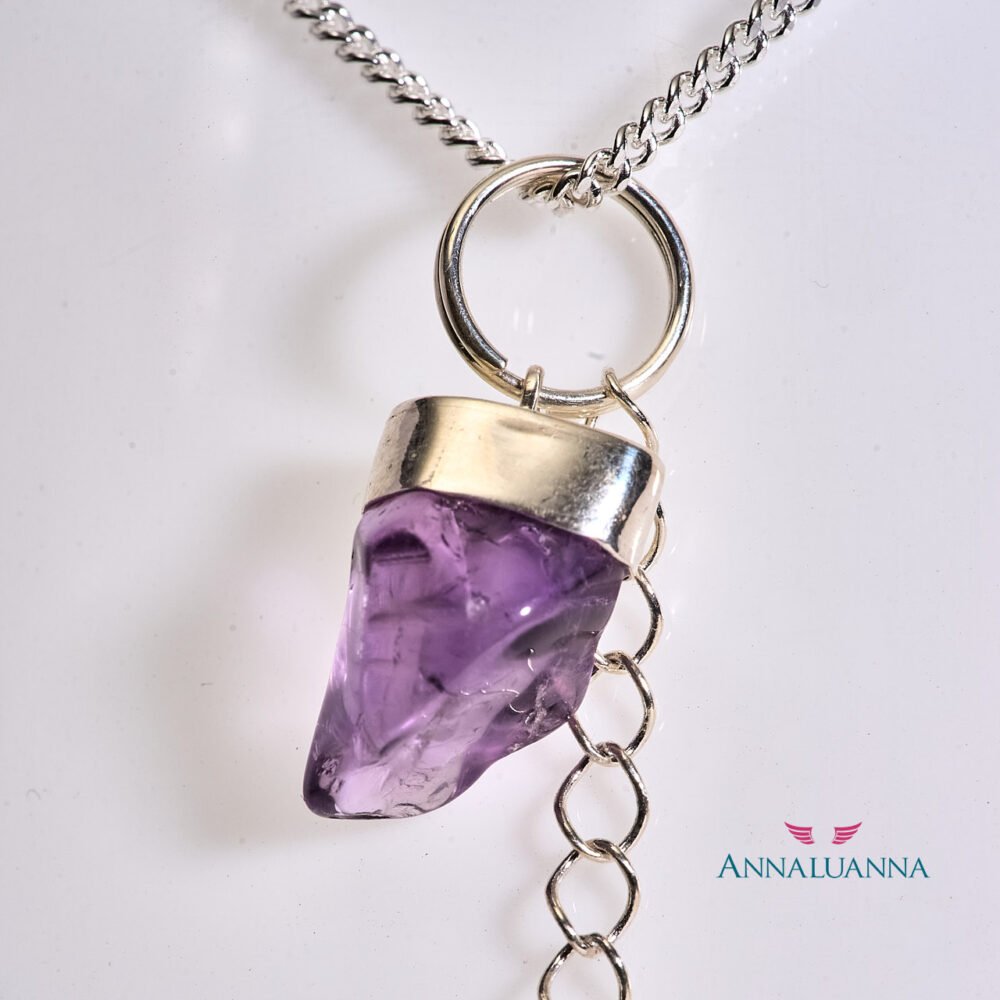 collar con amatista y mini llamador de ángeles en plata 925