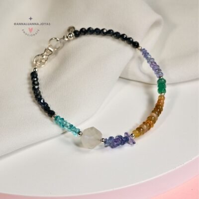 pulsera con piedras preciosa como tanzanita, ópalo de fuego, piedra luna
