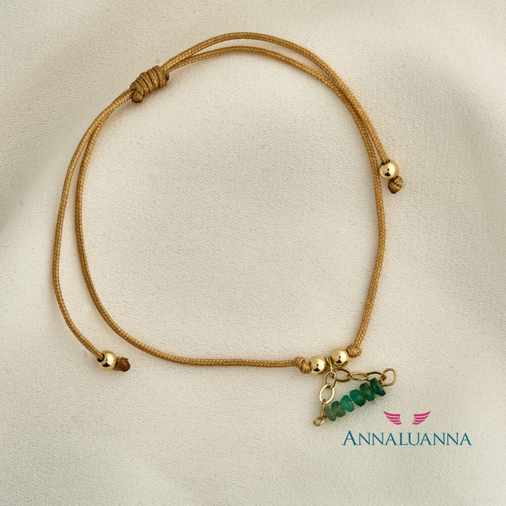 pulsera con hilo gold filled 14K y esmeralda