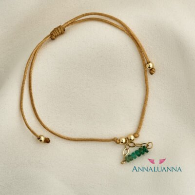 pulsera con hilo gold filled 14K y esmeralda
