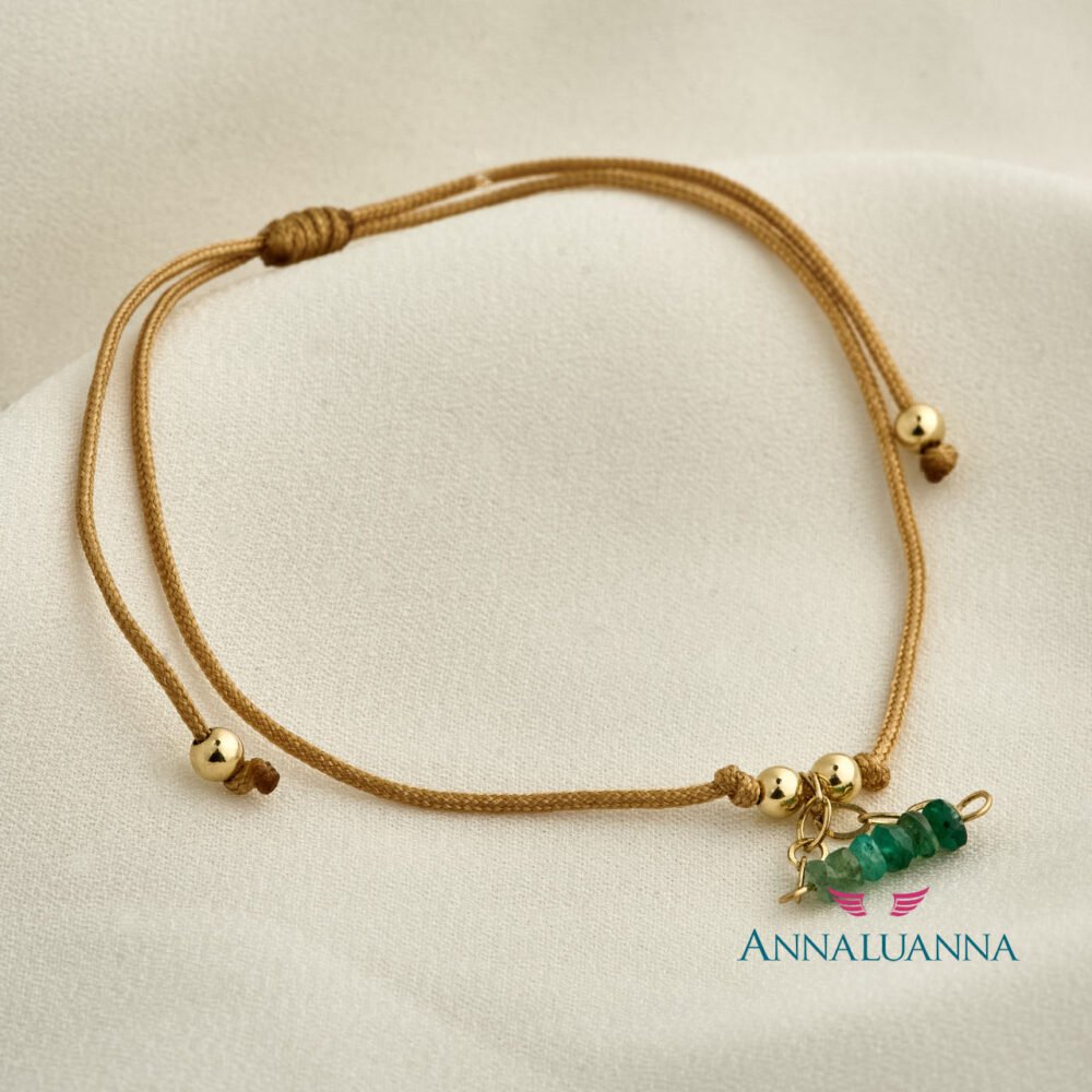 pulsera con hilo gold filled 14K y esmeralda