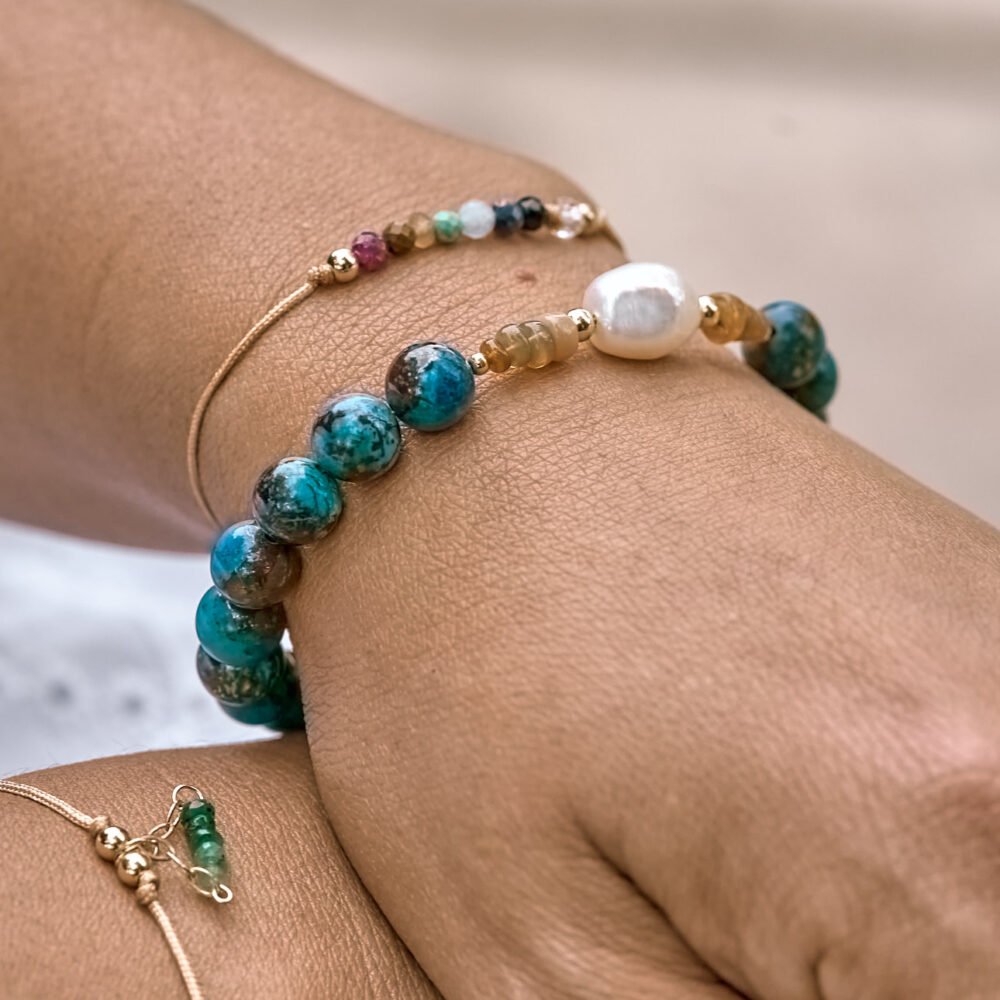 pulsera con crisocola peruana, perla cultivada, ópalo etíope de fuego y gold filled 14 K