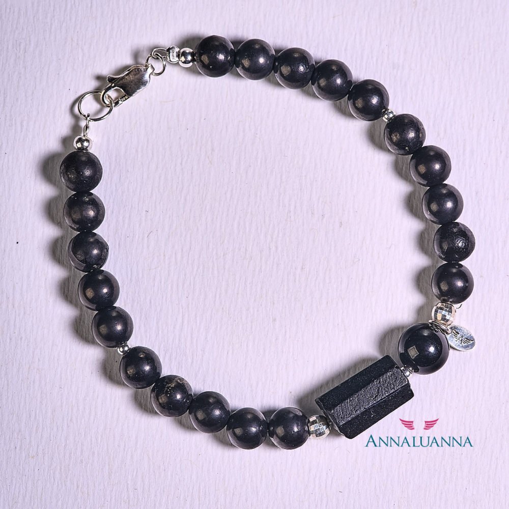 pulsera protectora con shunguita y turmalina negra, hecha a mano con plata 925